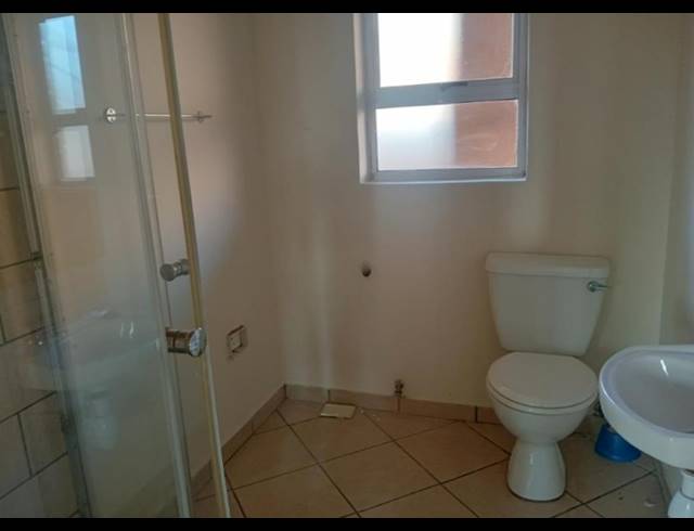 2 BEDROOM FLAT FOR SALE IN KEMPTON PARK AH